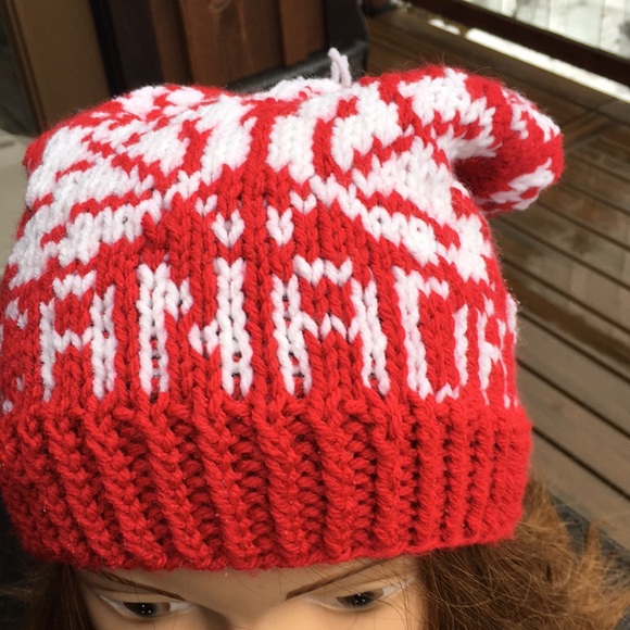 Hand Knit Canada Hat - Picture 4 of 6